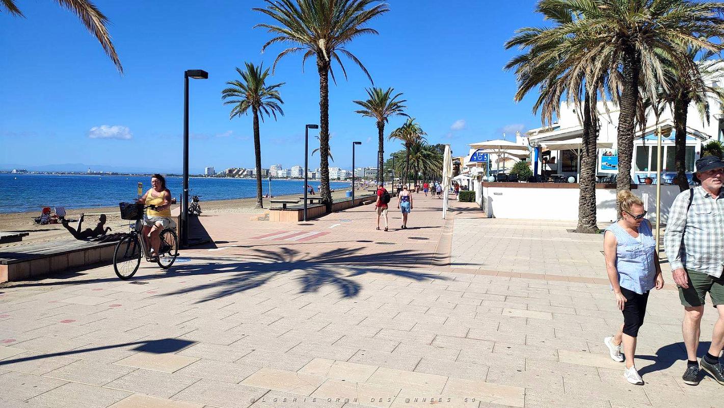 79 - Rosas - Paseo Maritime et Plage Nova.jpg